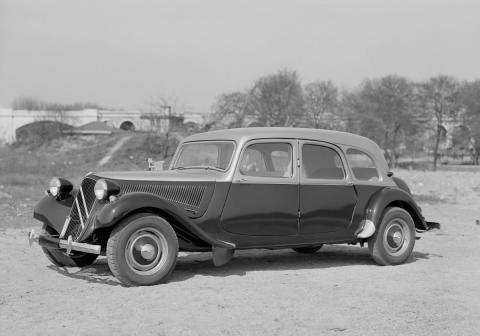 traction_11d_familiale_1955_1.jpg