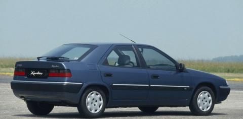 xantia_1.6i_x_1993_3quartsar_version_entree_de_gamme.jpg